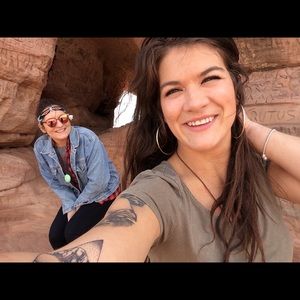 Meet your Posher, Maggie and Lauryn